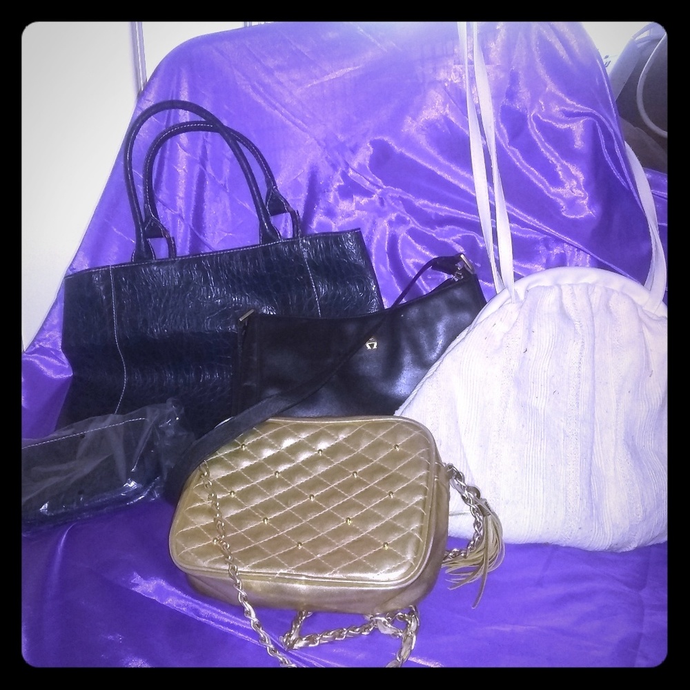 Lot of woman purses (5)